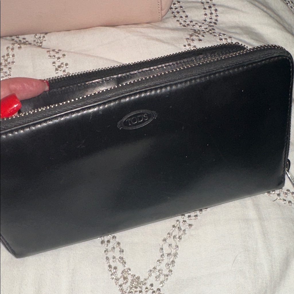 Tod’s Sleek Black Wallet Zip Around Zip Coin Card Slots Excellent